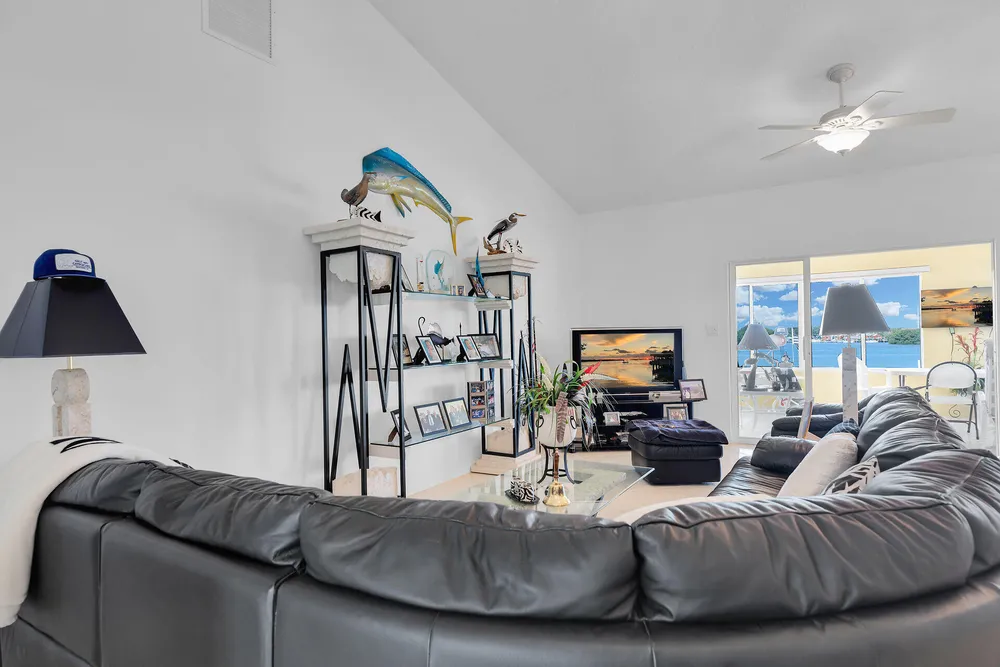 900 Shelter Bay Dr, Key Colony Beach, FL 33051