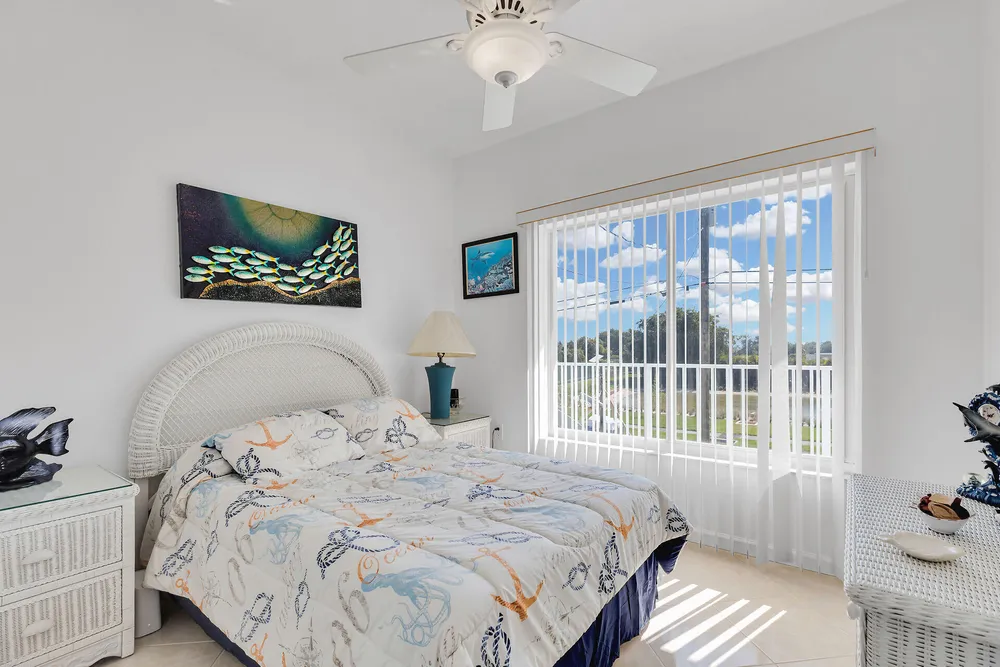 900 Shelter Bay Dr, Key Colony Beach, FL 33051
