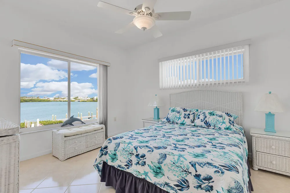 900 Shelter Bay Dr, Key Colony Beach, FL 33051