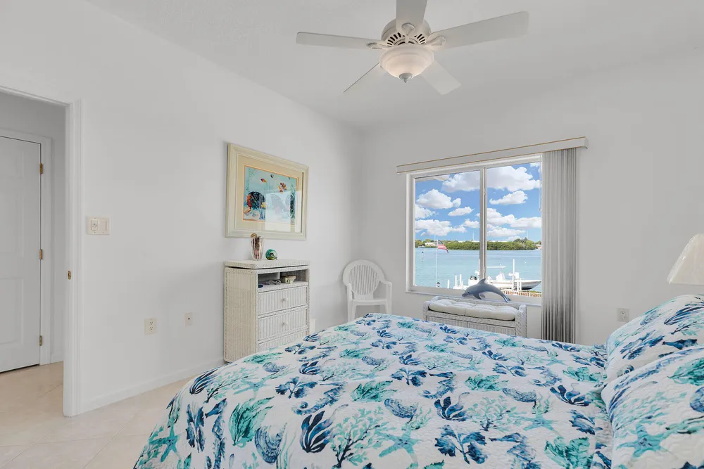900 Shelter Bay Dr, Key Colony Beach, FL 33051
