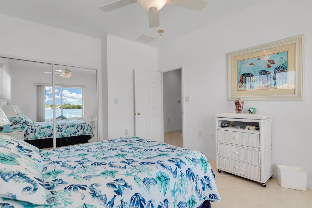 900 Shelter Bay Dr, Key Colony Beach, FL 33051