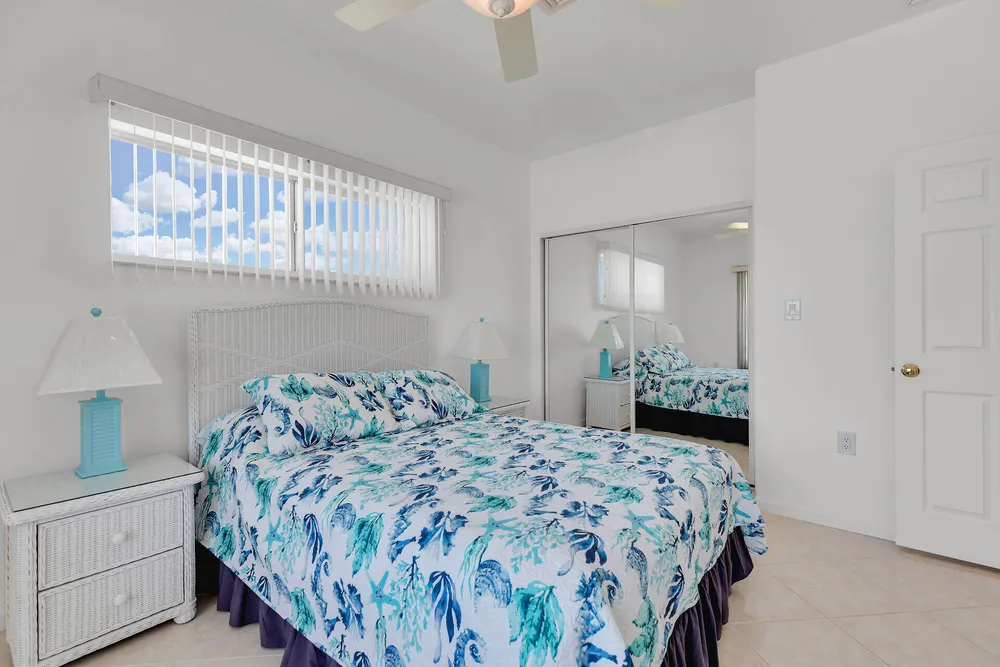 900 Shelter Bay Dr, Key Colony Beach, FL 33051