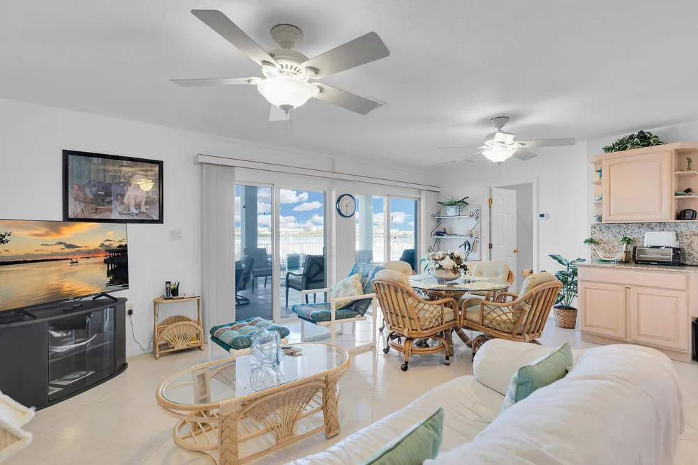 900 Shelter Bay Dr, Key Colony Beach, FL 33051