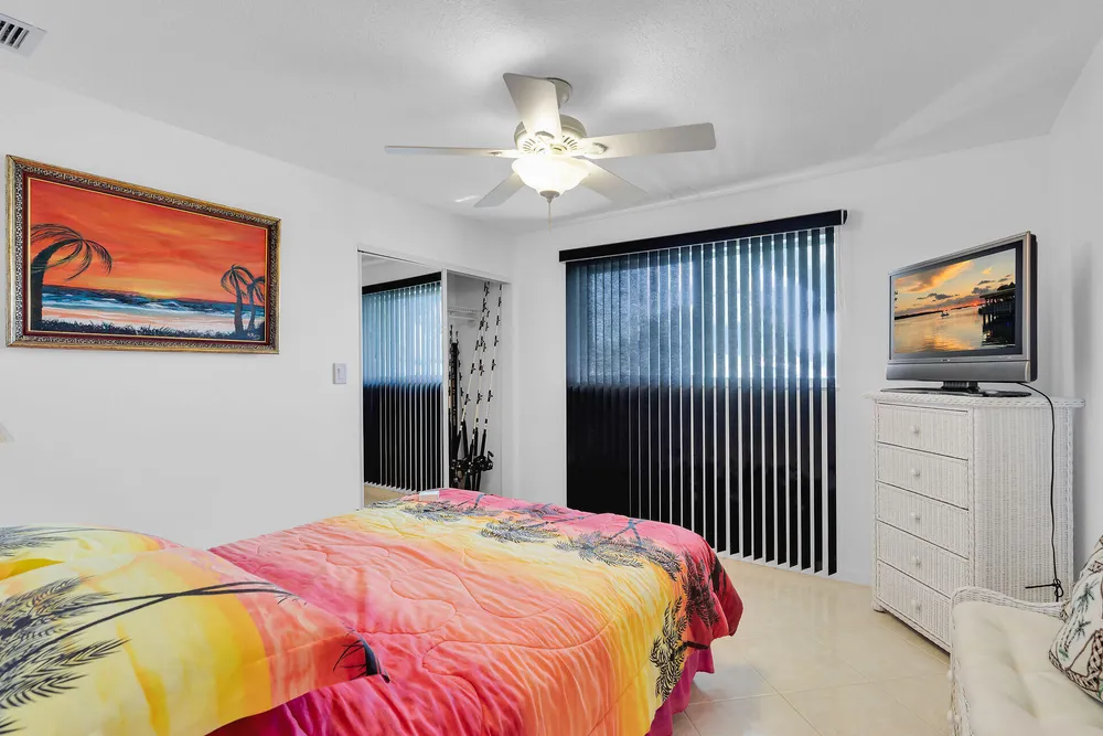 900 Shelter Bay Dr, Key Colony Beach, FL 33051