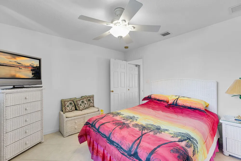 900 Shelter Bay Dr, Key Colony Beach, FL 33051