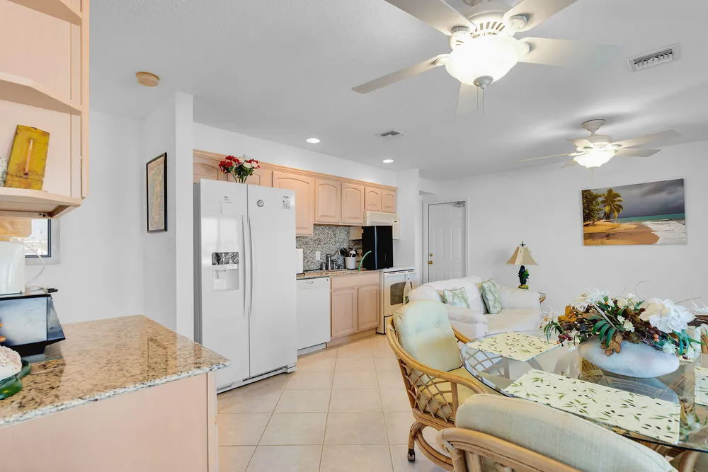 900 Shelter Bay Dr, Key Colony Beach, FL 33051