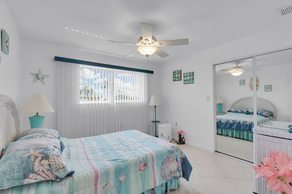 900 Shelter Bay Dr, Key Colony Beach, FL 33051