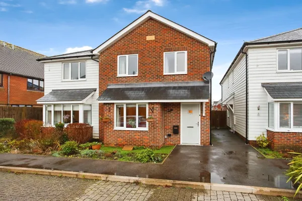 Davis Mews, Northgrove Road, Hawkhurs...
