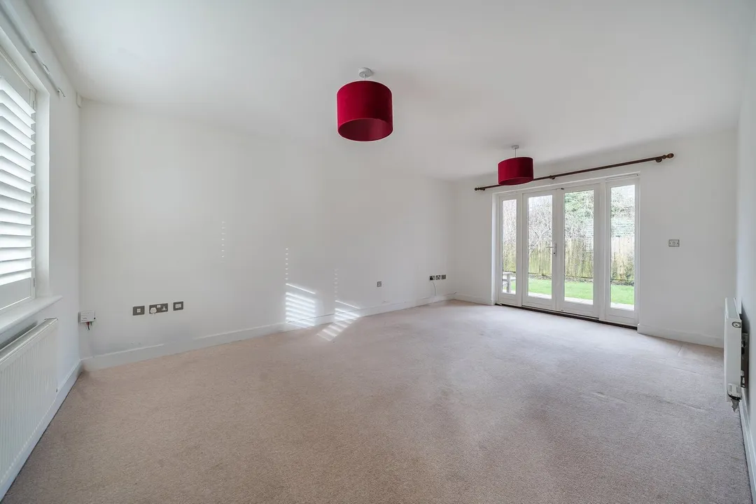 https://mr0.homeflow-assets.co.uk/files/photo/image/46616/9087/_x_/53981468.jpg