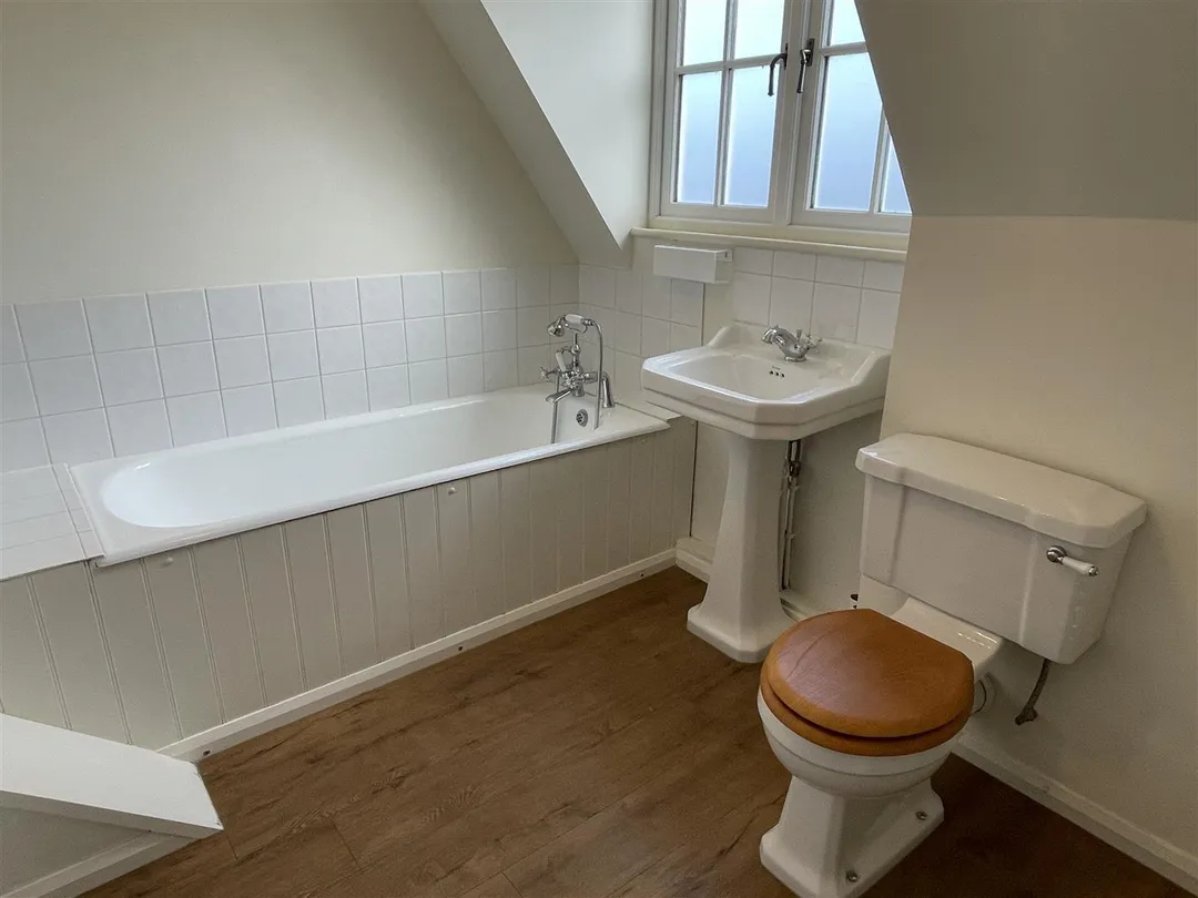 https://mr0.homeflow-assets.co.uk/files/photo/image/46617/2635/_x_/ZsZ0vlQag0unPQhPsRoXyg.jpg
