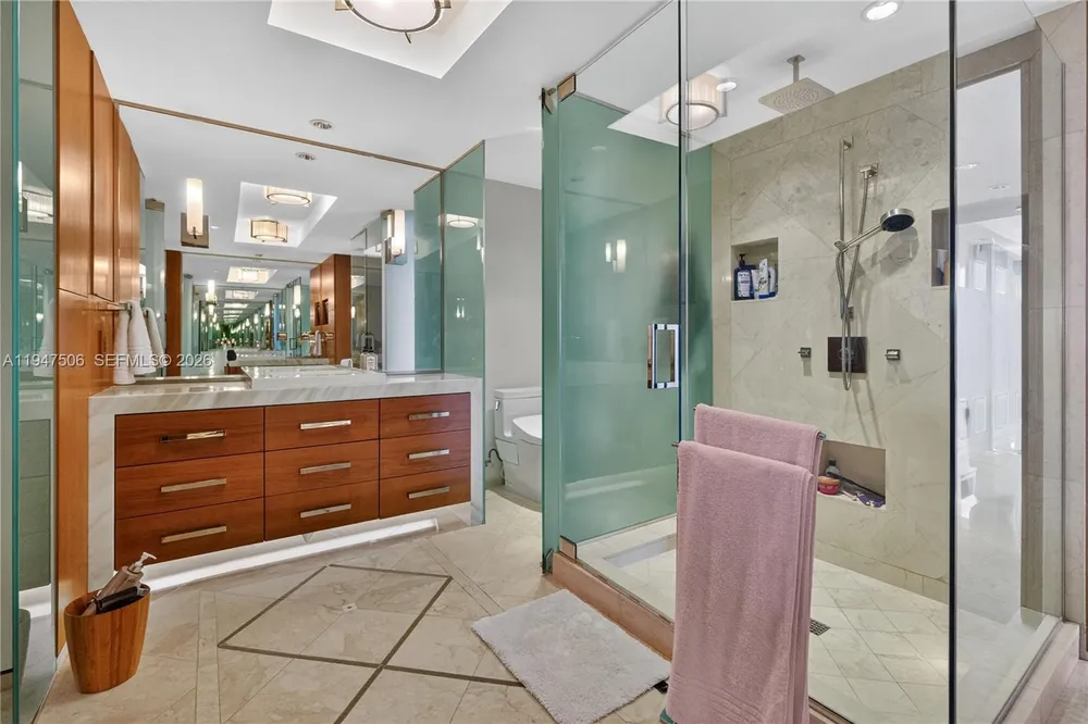 1331 Brickell Bay Dr, Miami, FL 33131