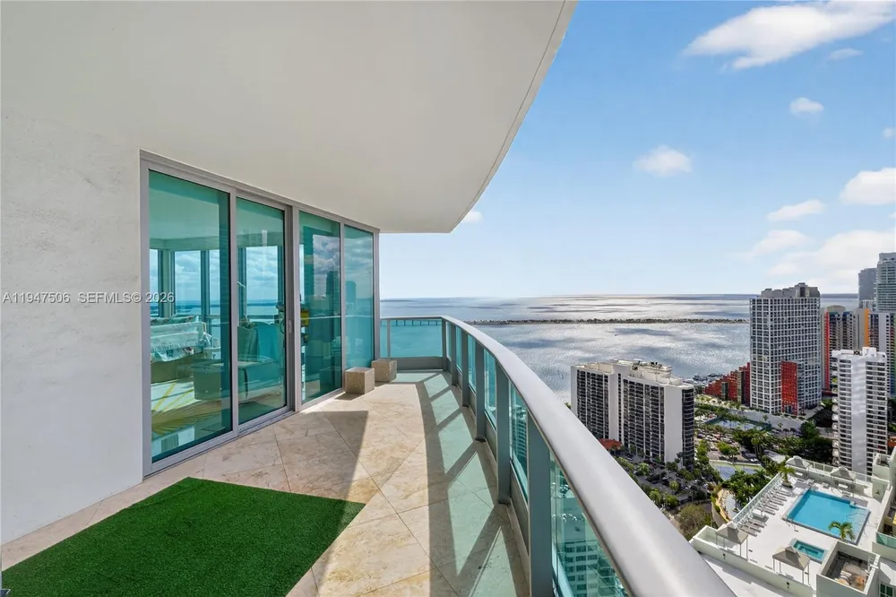 1331 Brickell Bay Dr, Miami, FL 33131