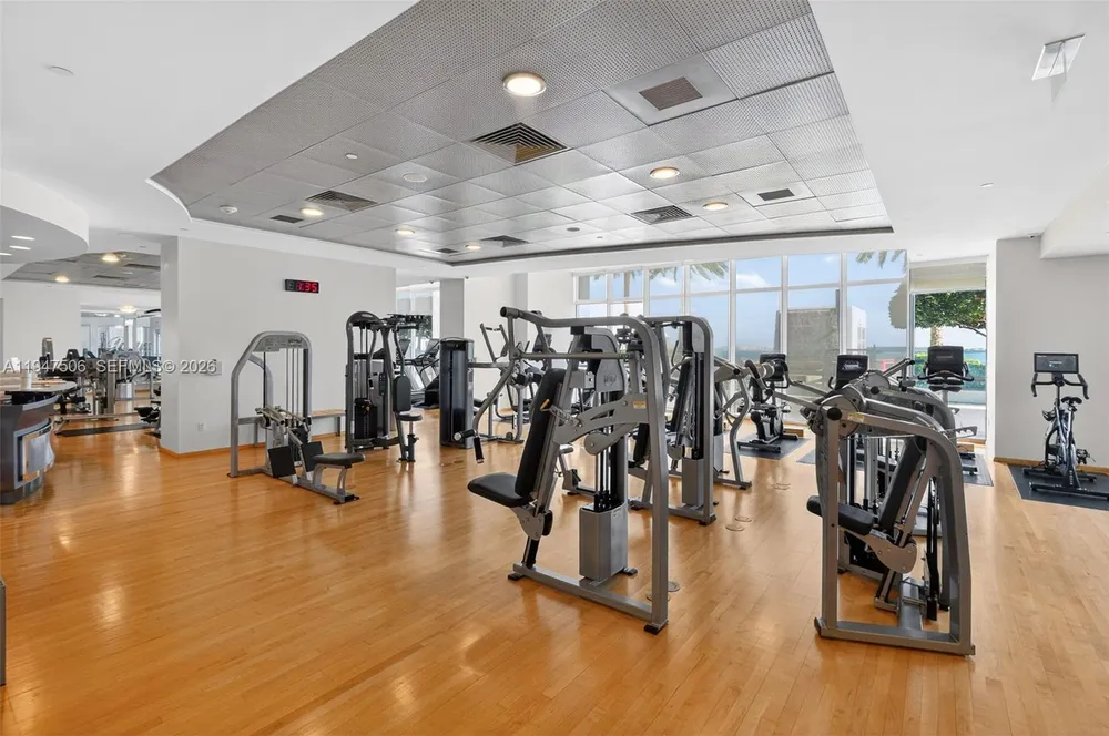 1331 Brickell Bay Dr, Miami, FL 33131