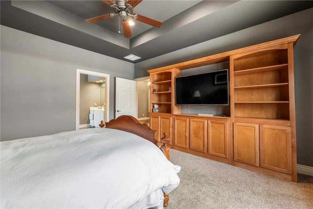 24 Kirkliston Ln, Bella Vista, AR 72715