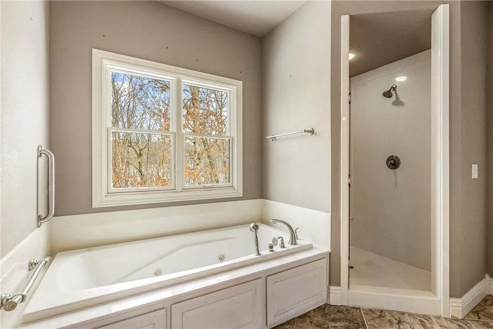 24 Kirkliston Ln, Bella Vista, AR 72715