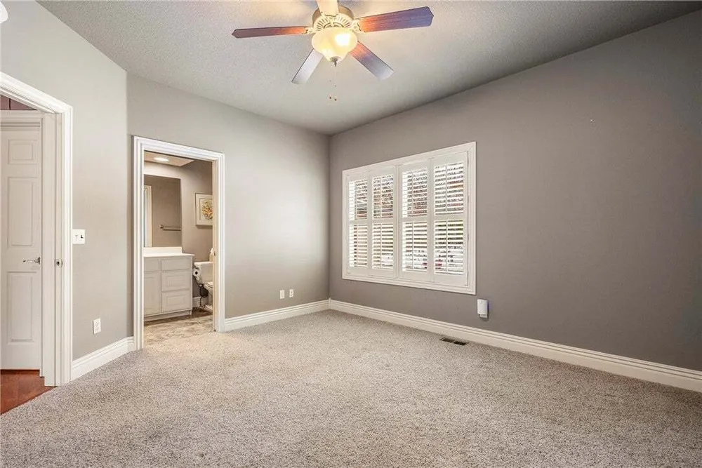 24 Kirkliston Ln, Bella Vista, AR 72715