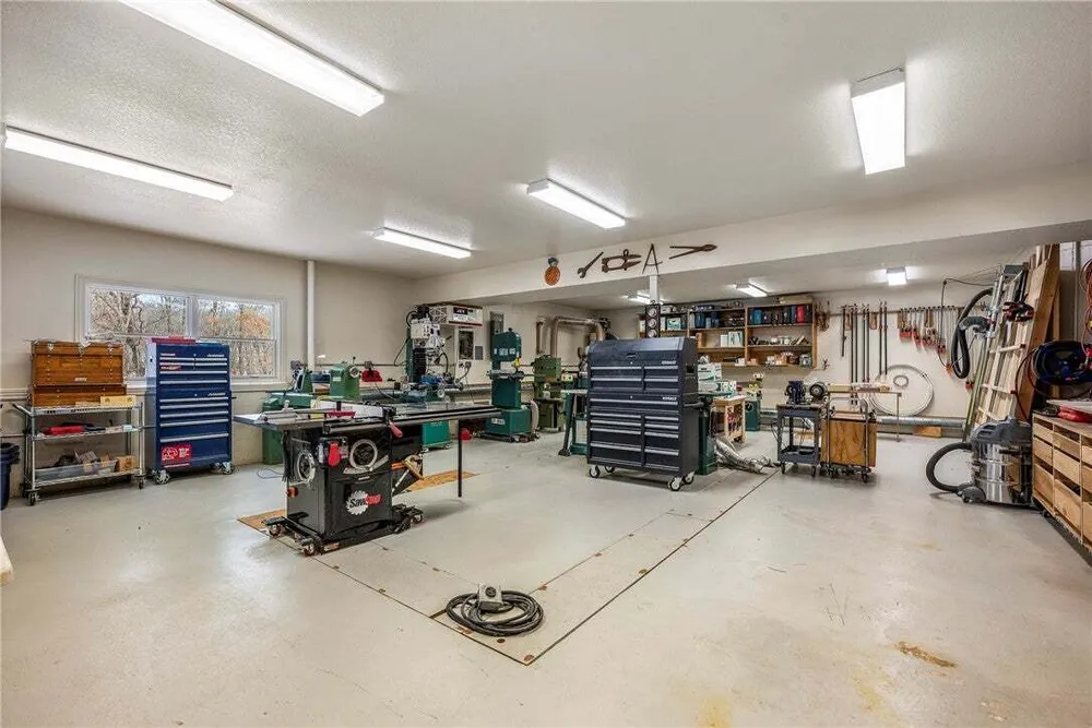 24 Kirkliston Ln, Bella Vista, AR 72715