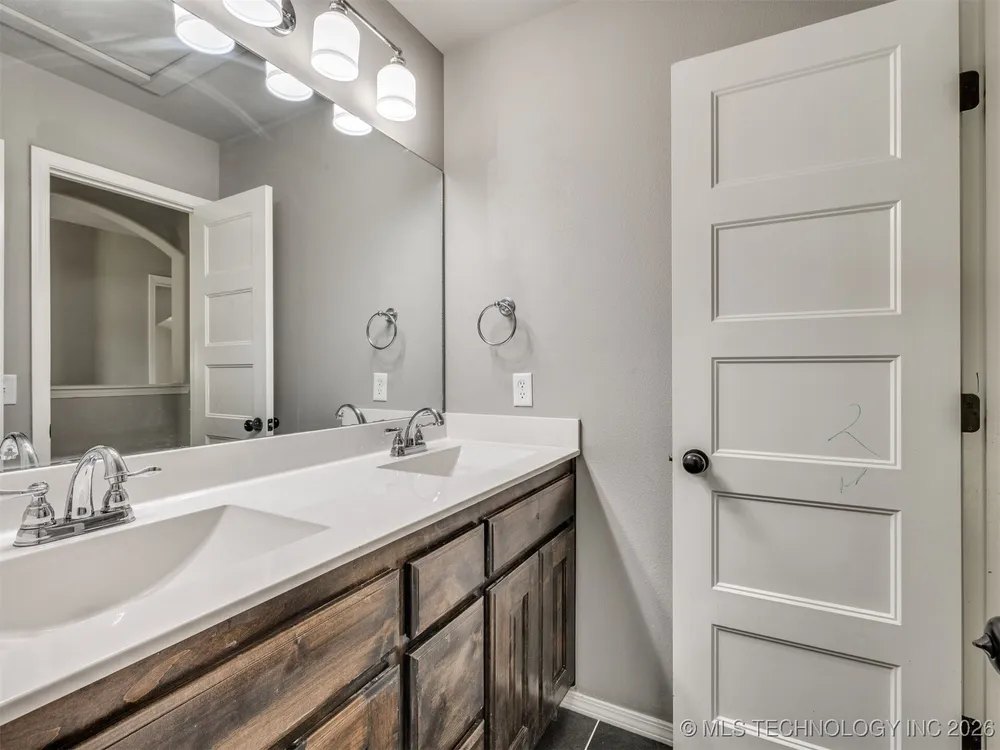 3357 S 207th East Ave, Broken Arrow, OK 74014