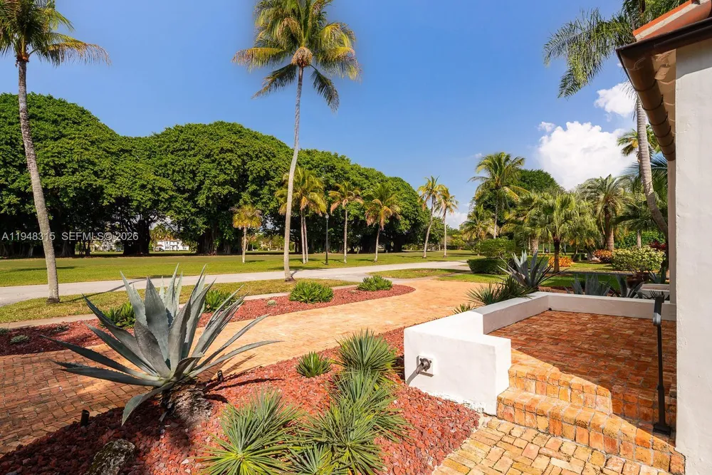1234 S Greenway Dr, Coral Gables, FL 33134