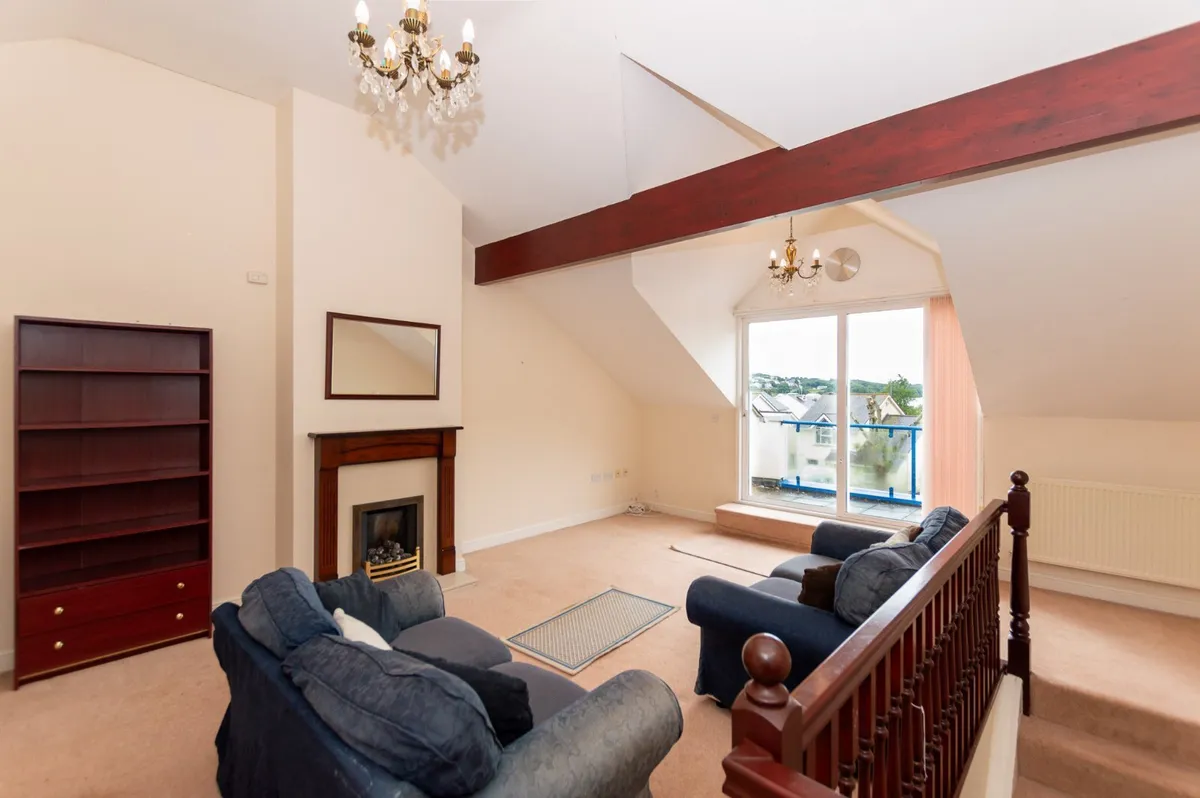 Ffordd Hebog, Y Felinheli, Gwynedd, LL56