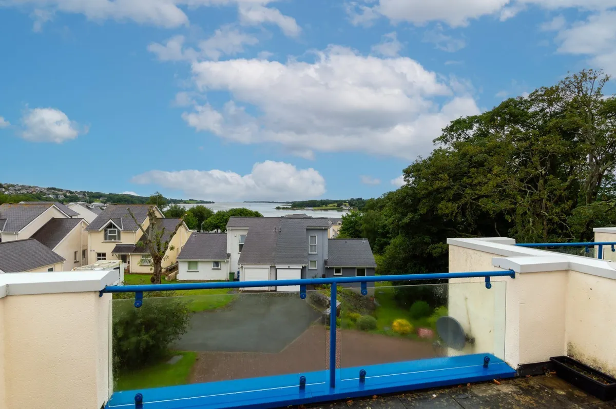 Ffordd Hebog, Y Felinheli, Gwynedd, LL56