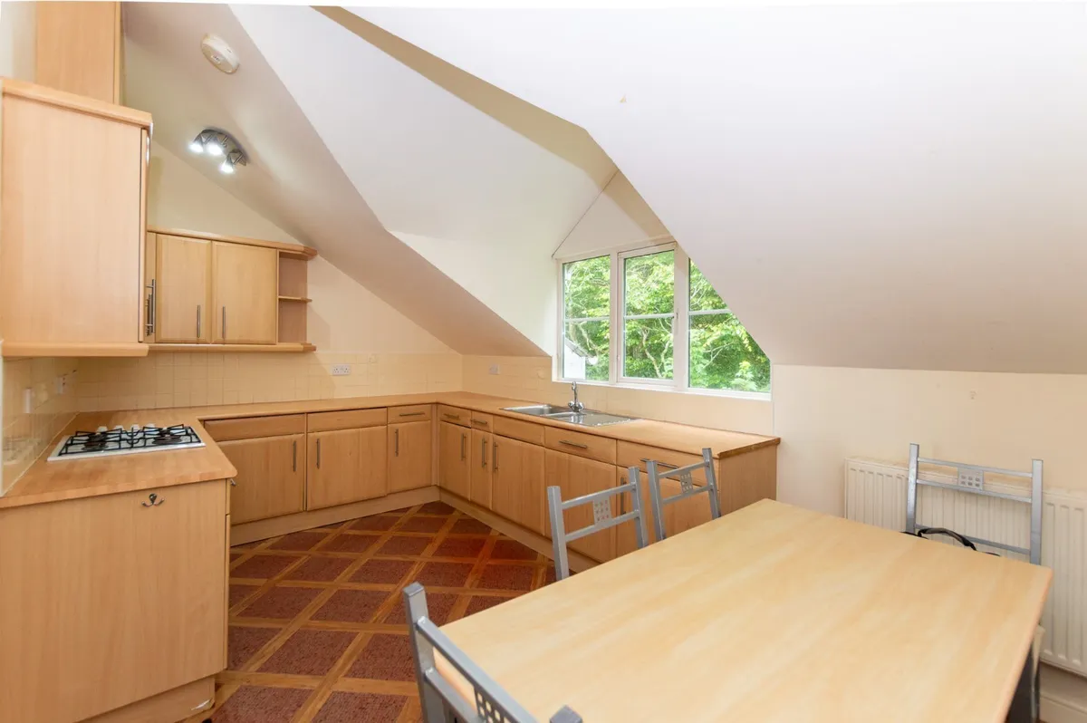 Ffordd Hebog, Y Felinheli, Gwynedd, LL56