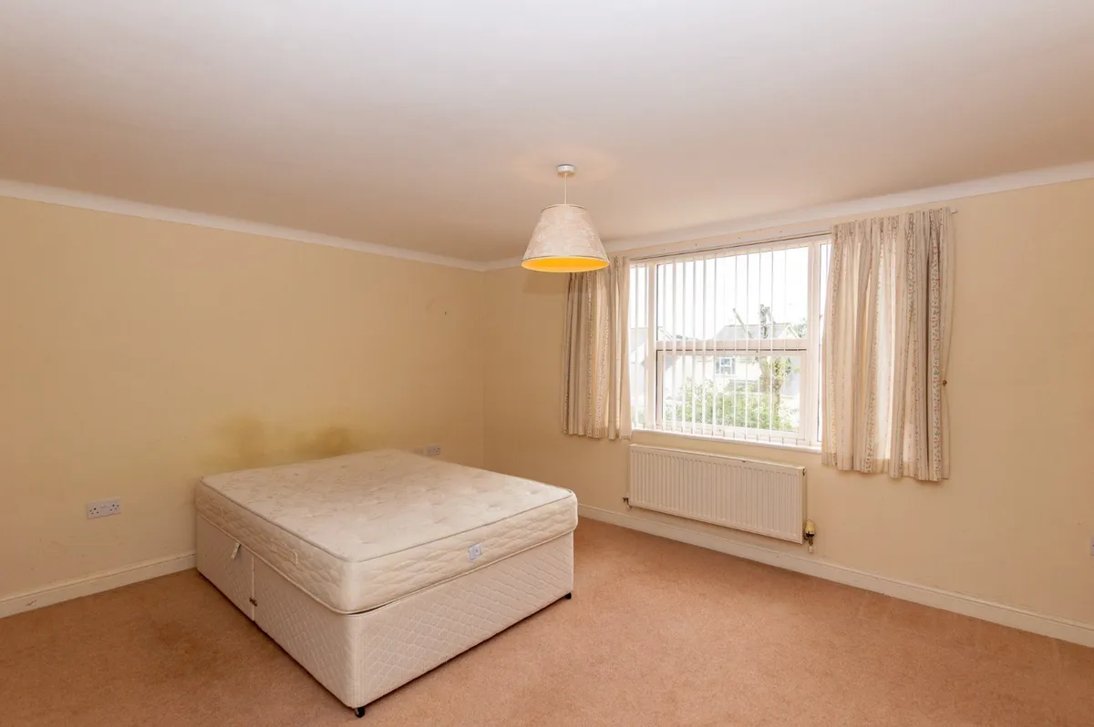Ffordd Hebog, Y Felinheli, Gwynedd, LL56