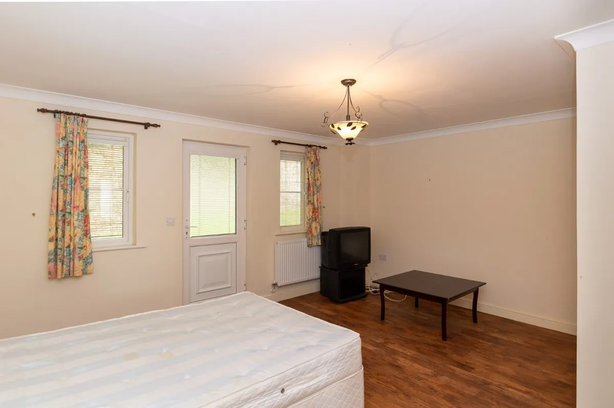 Ffordd Hebog, Y Felinheli, Gwynedd, LL56