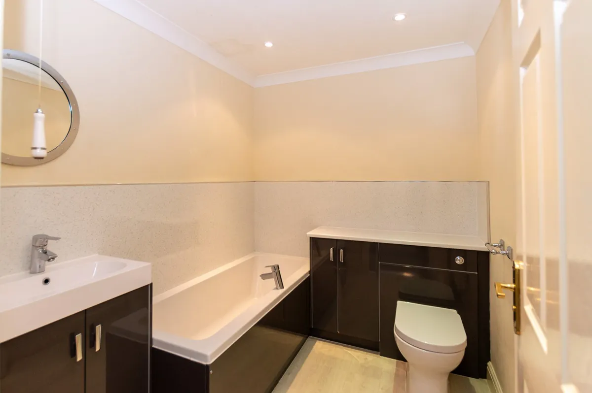 Ffordd Hebog, Y Felinheli, Gwynedd, LL56