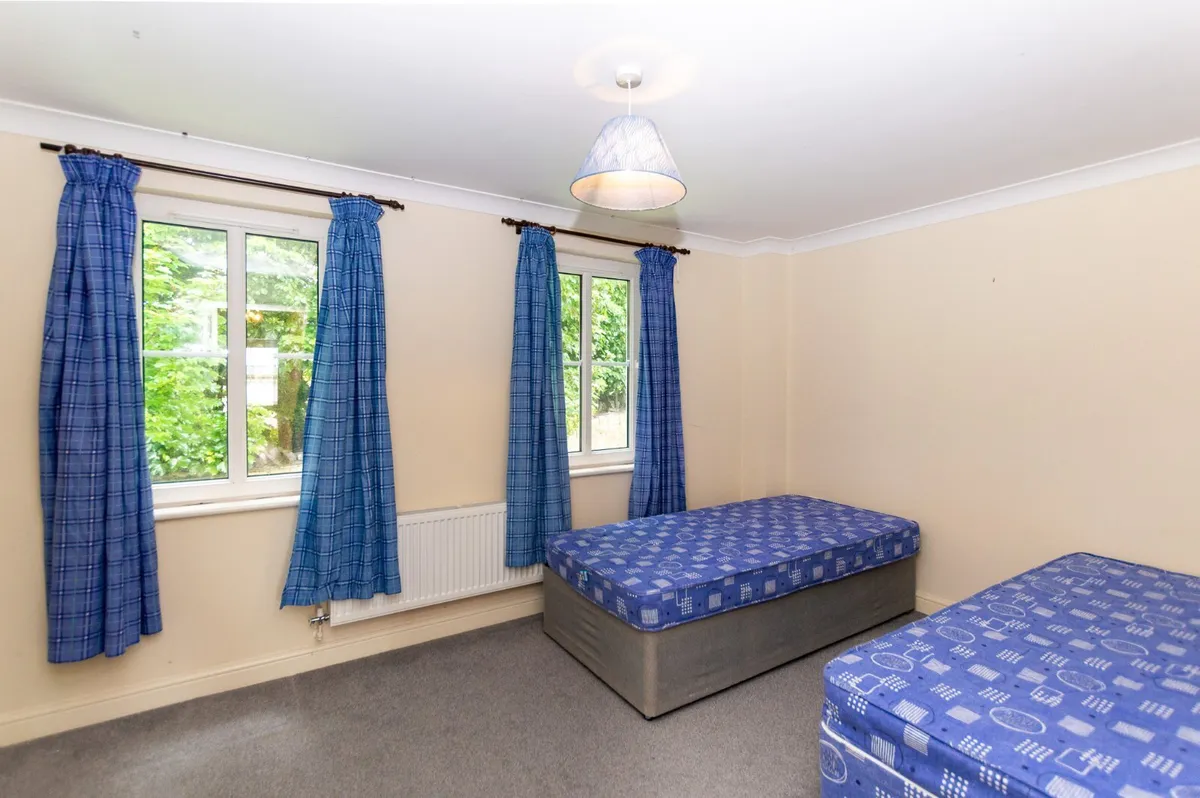 Ffordd Hebog, Y Felinheli, Gwynedd, LL56