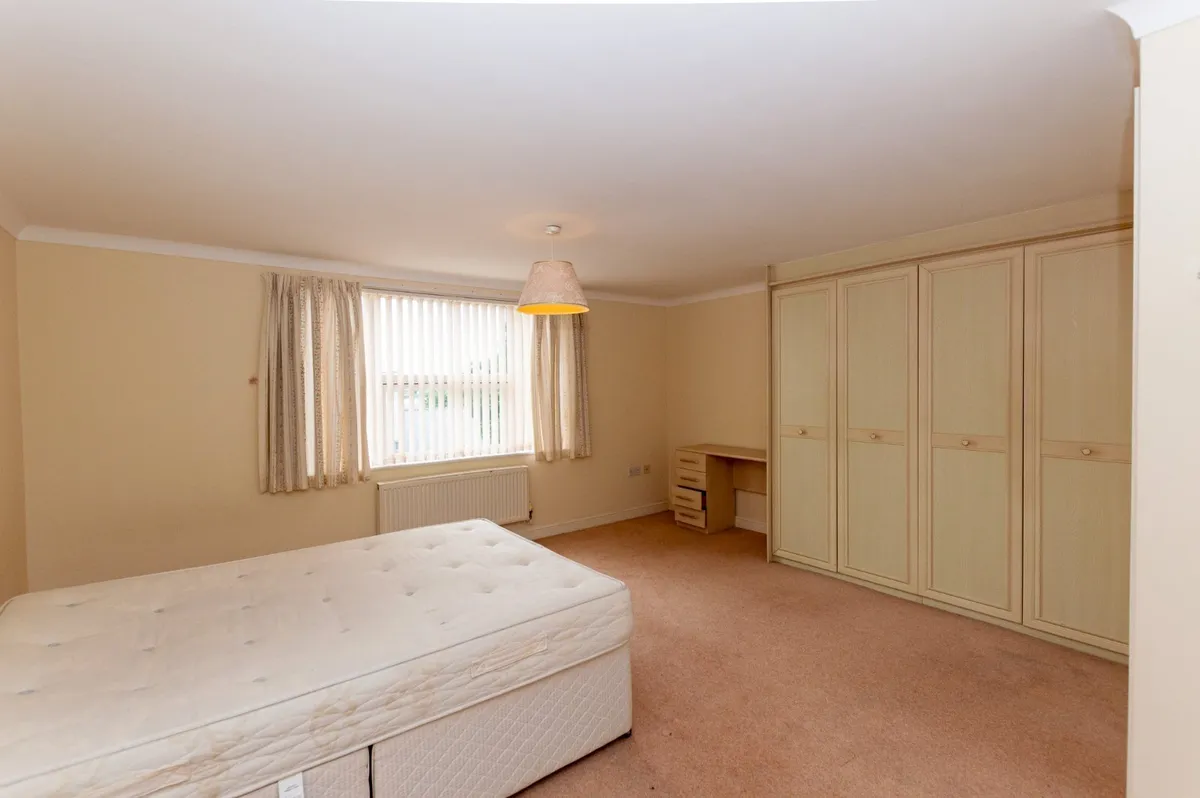 Ffordd Hebog, Y Felinheli, Gwynedd, LL56