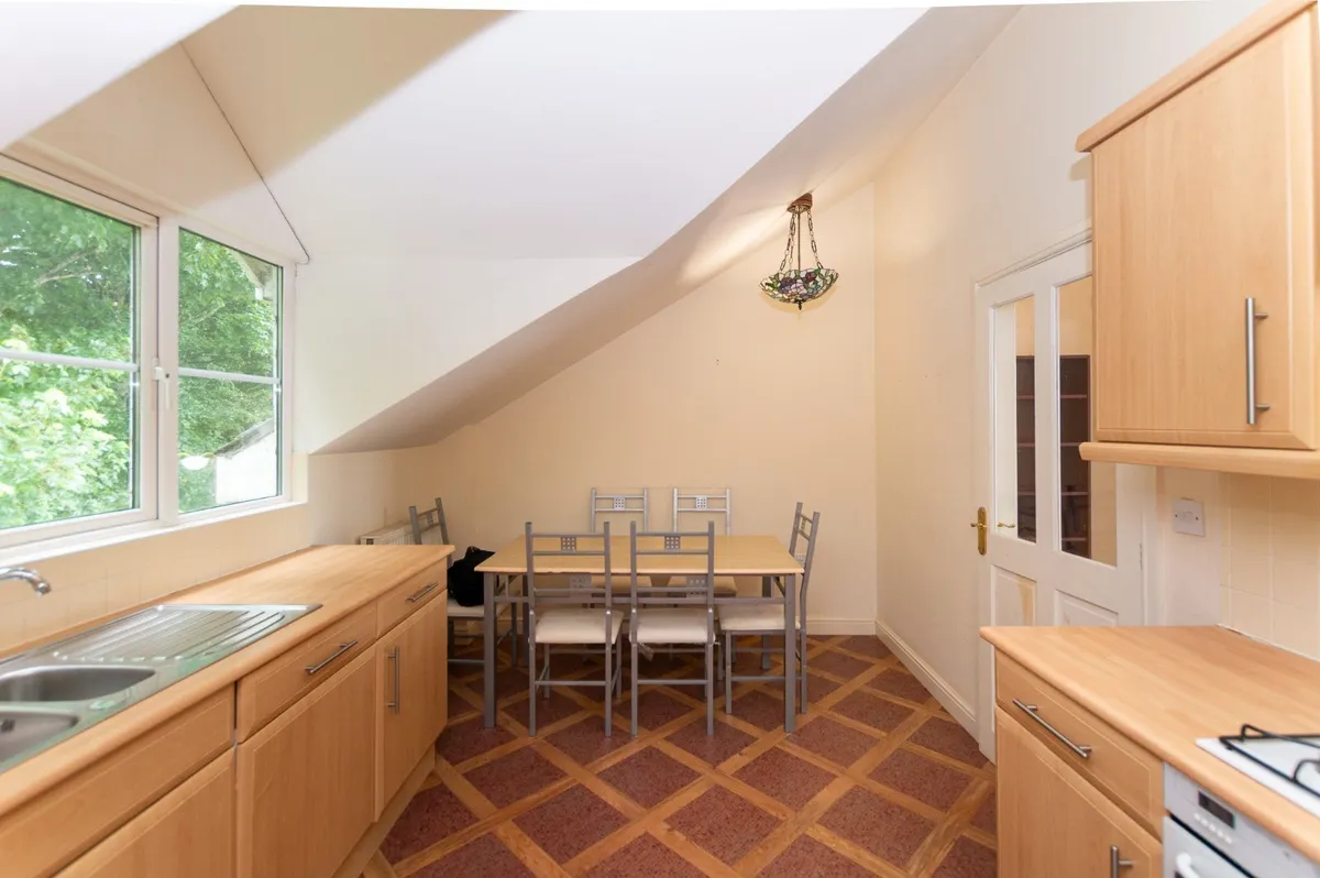 Ffordd Hebog, Y Felinheli, Gwynedd, LL56