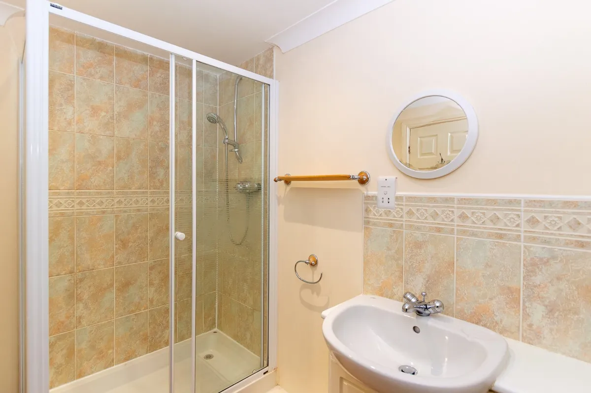 Ffordd Hebog, Y Felinheli, Gwynedd, LL56