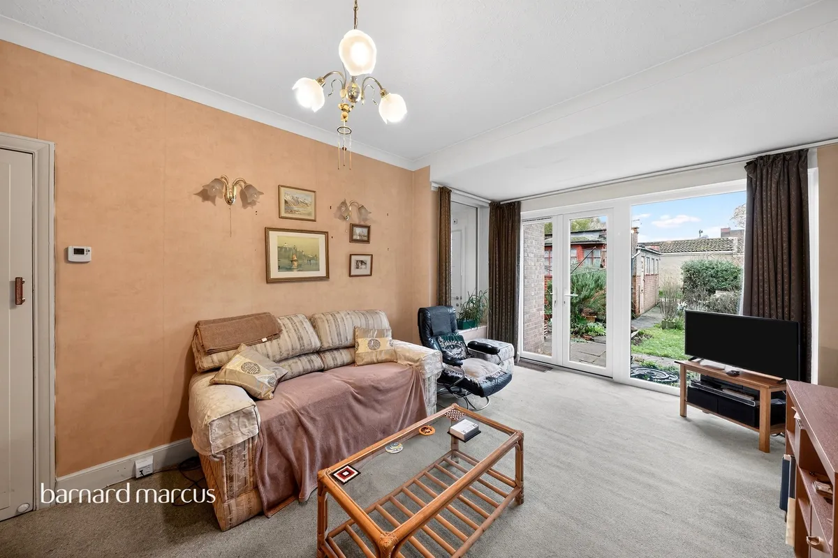 fruen-road-feltham-3-bedroom-terraced-house-barnard-marcus
