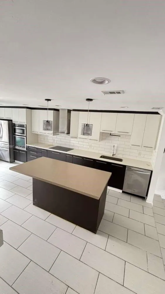 8191 NW 8th Manor, Plantation, FL 33324