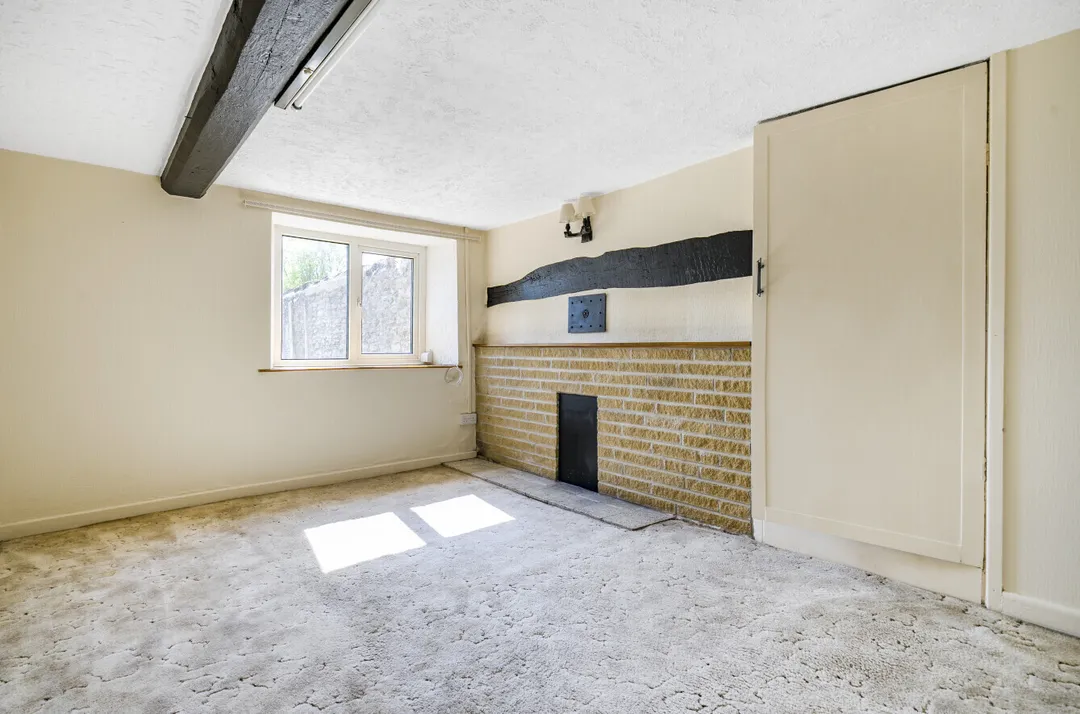 https://mr0.homeflow-assets.co.uk/files/photo/image/46660/2503/_x_/49348962.jpg