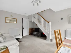 Chelmsford Close, Sutton thumb 3