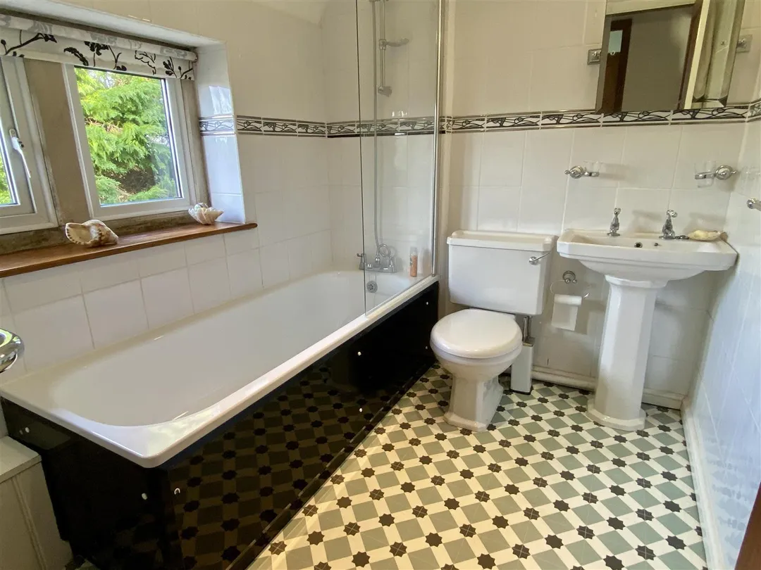 https://mr0.homeflow-assets.co.uk/files/photo/image/46666/7606/_x_/e3G-Tyg920OE1wMBxxfyGA.jpg