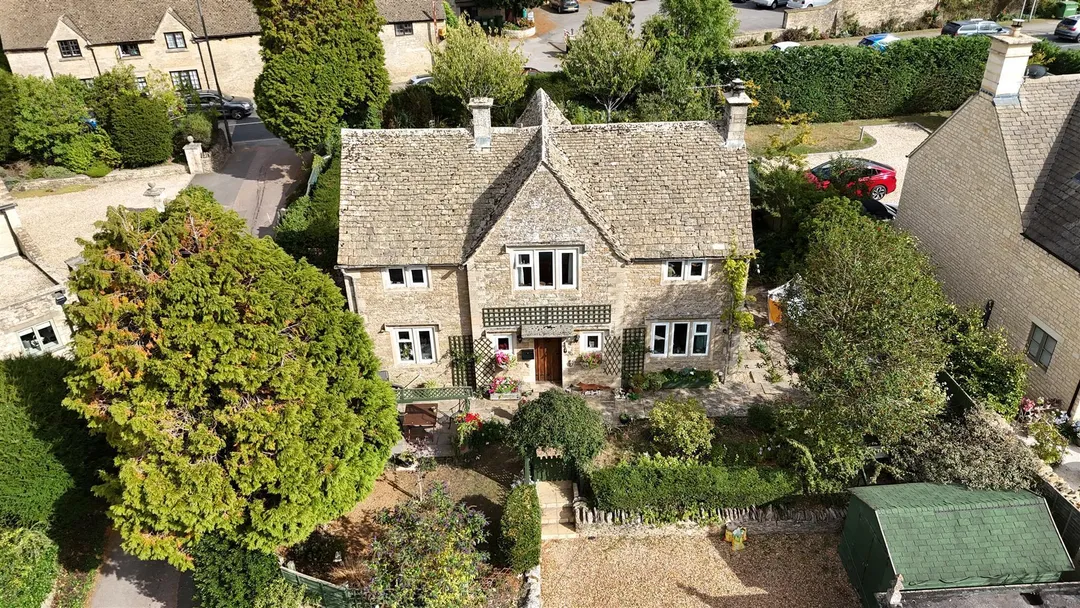 https://mr0.homeflow-assets.co.uk/files/photo/image/46666/7613/_x_/0aioJAvyq0ednnqsrZuCZw.jpg