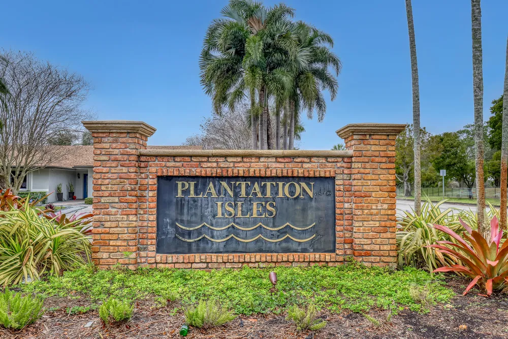 1890 SW 59th Ave, Plantation, FL 33317