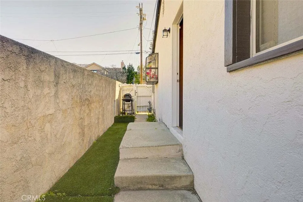 10317 Pinyon Ave, Tujunga, CA 91042