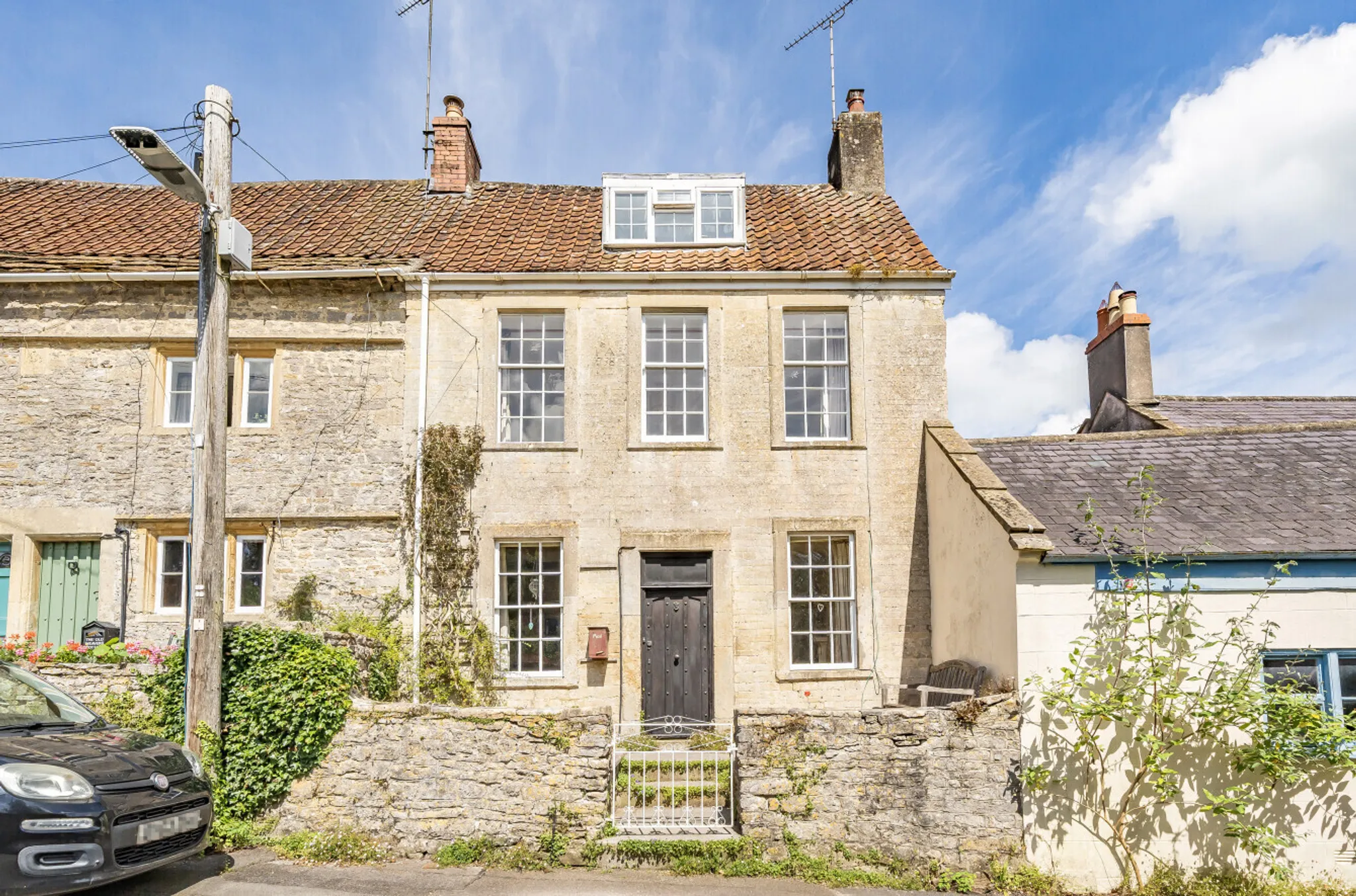 https://mr0.homeflow-assets.co.uk/files/photo/image/46672/7255/_x_/43539658.jpg