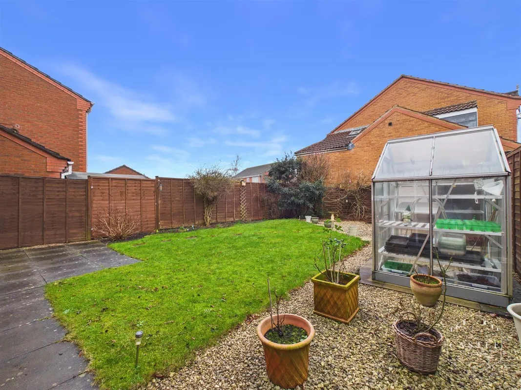 Livia Close, Hinckley