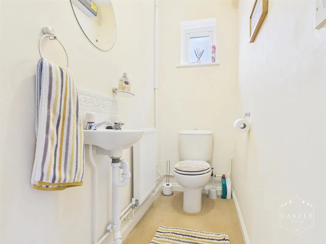 Livia Close, Hinckley