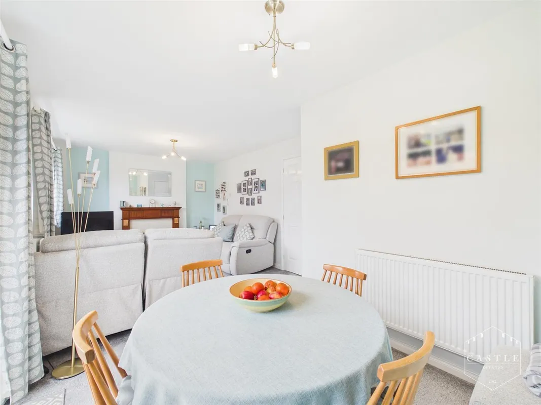 Livia Close, Hinckley