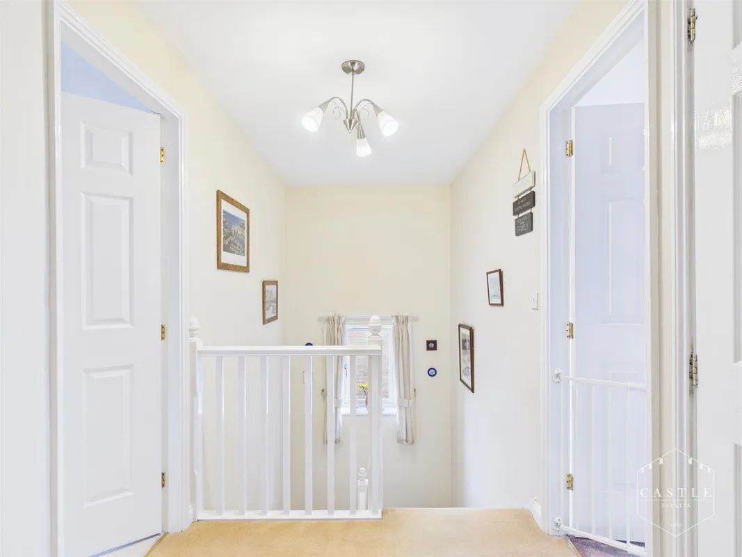 Livia Close, Hinckley