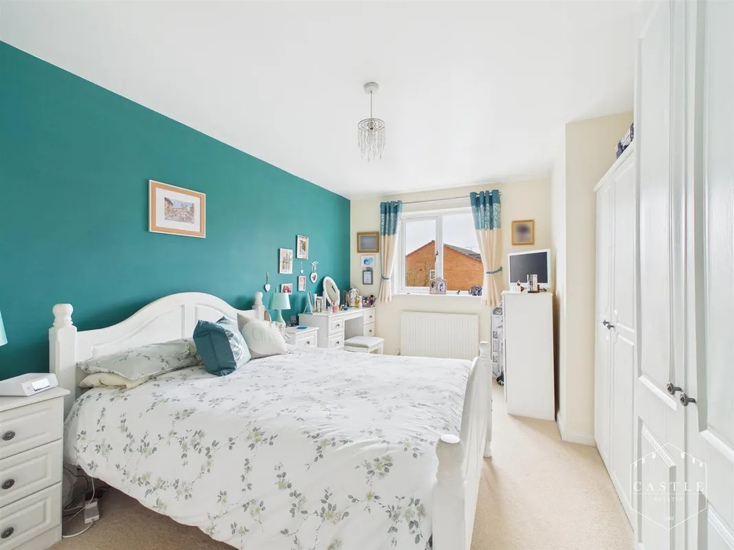 Livia Close, Hinckley