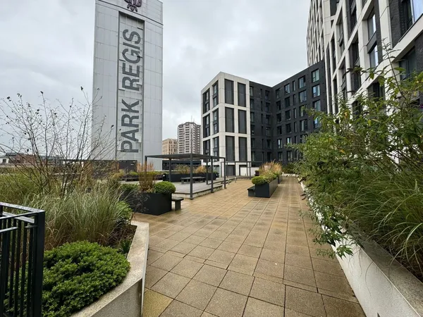St. Martins Place, Broad Street, B15