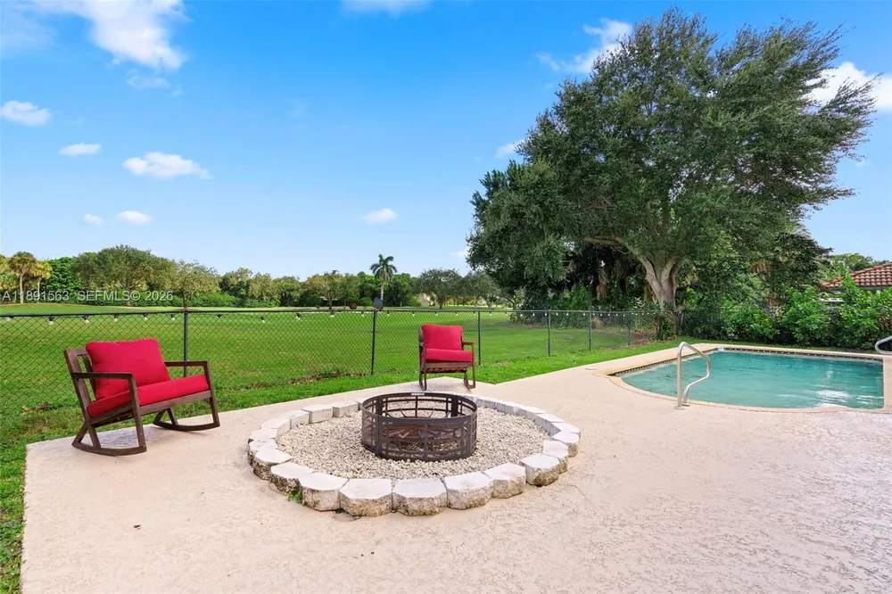 140 Torchwood Ave, Plantation, FL 33324