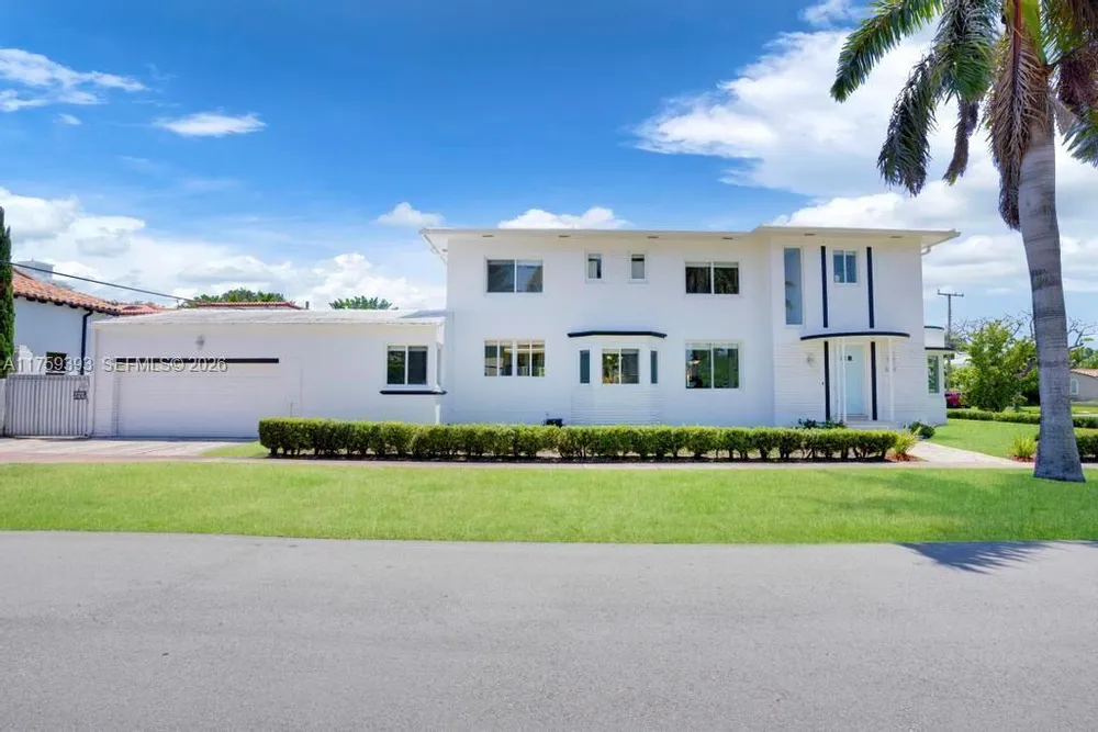 5861 Lagorce Dr, Miami Beach, FL 33140
